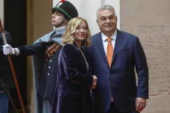 Migranti, Meloni incontra Orban: i temi sul tavolo